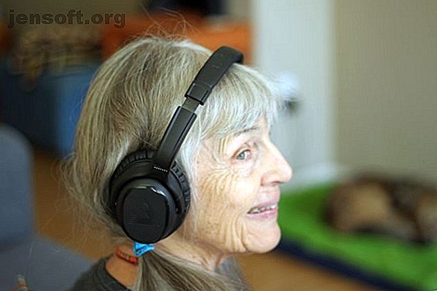 Le casque Audeara A-01 Wireless peut-il aider à la perte d'audition chez les personnes âgées? (Review and Giveaway) Les écouteurs Bluetooth Audeara aident à la perte auditive neurosensorielle 670x447