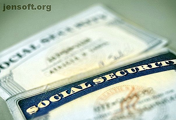 Une paire de cartes de sécurité sociale