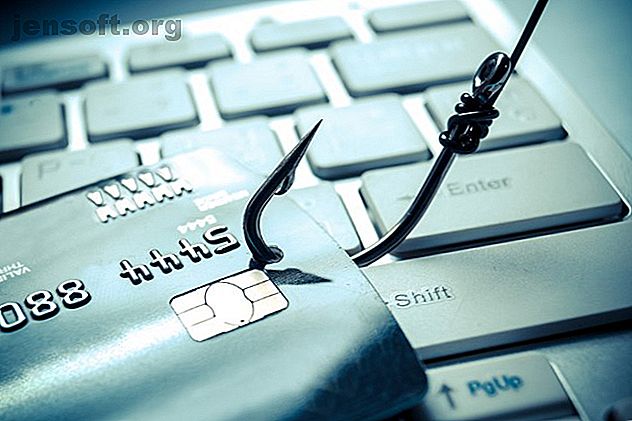 Un crochet via une carte de crédit pour représenter le phishing