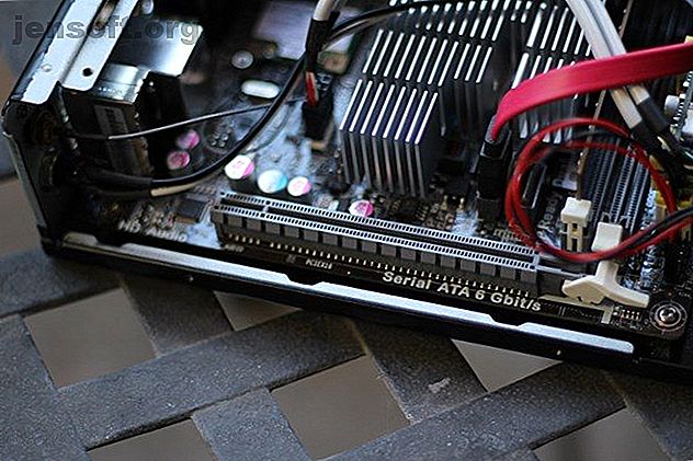Voici une photo d'un port PCIe x16 sur une carte mère AMD Kabini ITX.