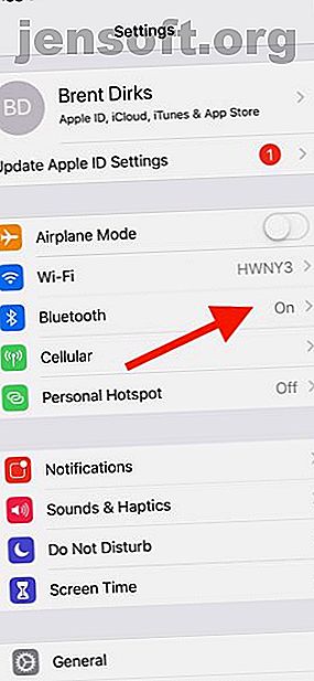 Est-ce que votre iPhone Bluetooth ne fonctionne pas?  Voici comment effectuer des tâches Bluetooth courantes et résoudre les problèmes Bluetooth sur votre iPhone.