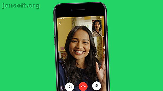 cette capture d'écran montre une fille discutant avec sa mère en utilisant l'appel vidéo Whatsapp sur l'iPhone