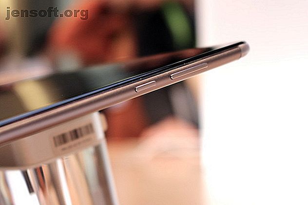 Photographie des boutons matériels du Huawei MediaPad M5 Lite
