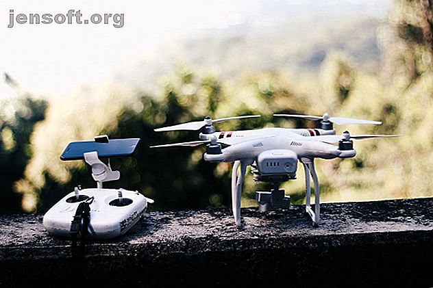 Drone grand public quadricoptère avec télécommande