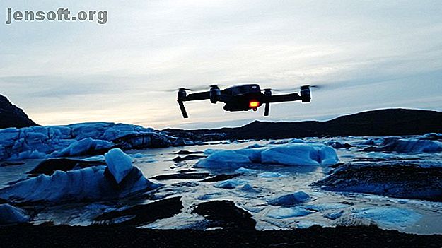Drone volant dans un environnement arctique