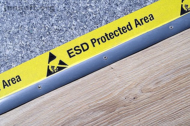 Revêtement de sol avec du ruban adhésif ESD Protected Area.